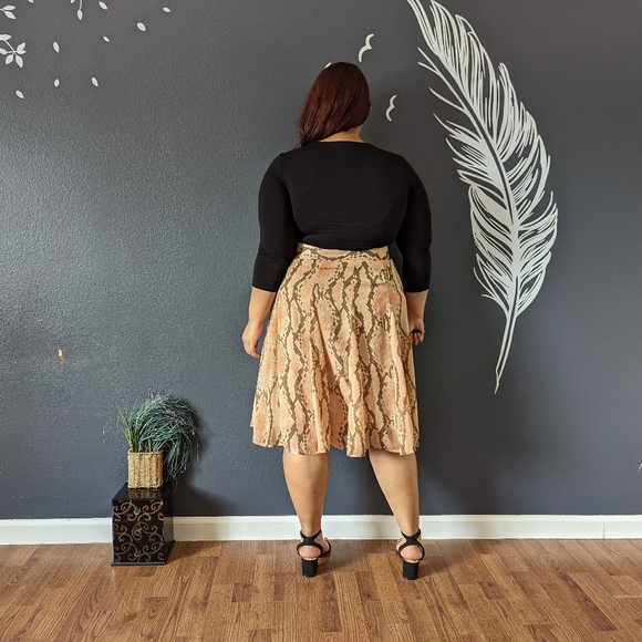 Attention Snake Skirt - Picture 5 of 7